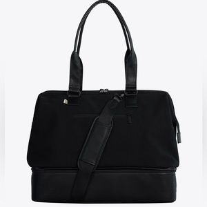 Béis weekender travel bag black duffle carry on bag canvas & vegan leather Beis